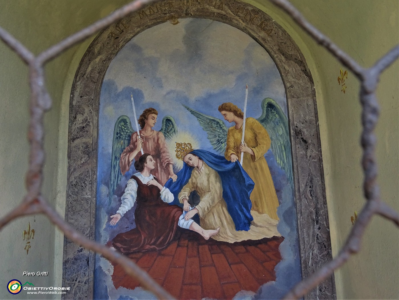 76 Dipinto 'santella' Madonna della gamba.JPG